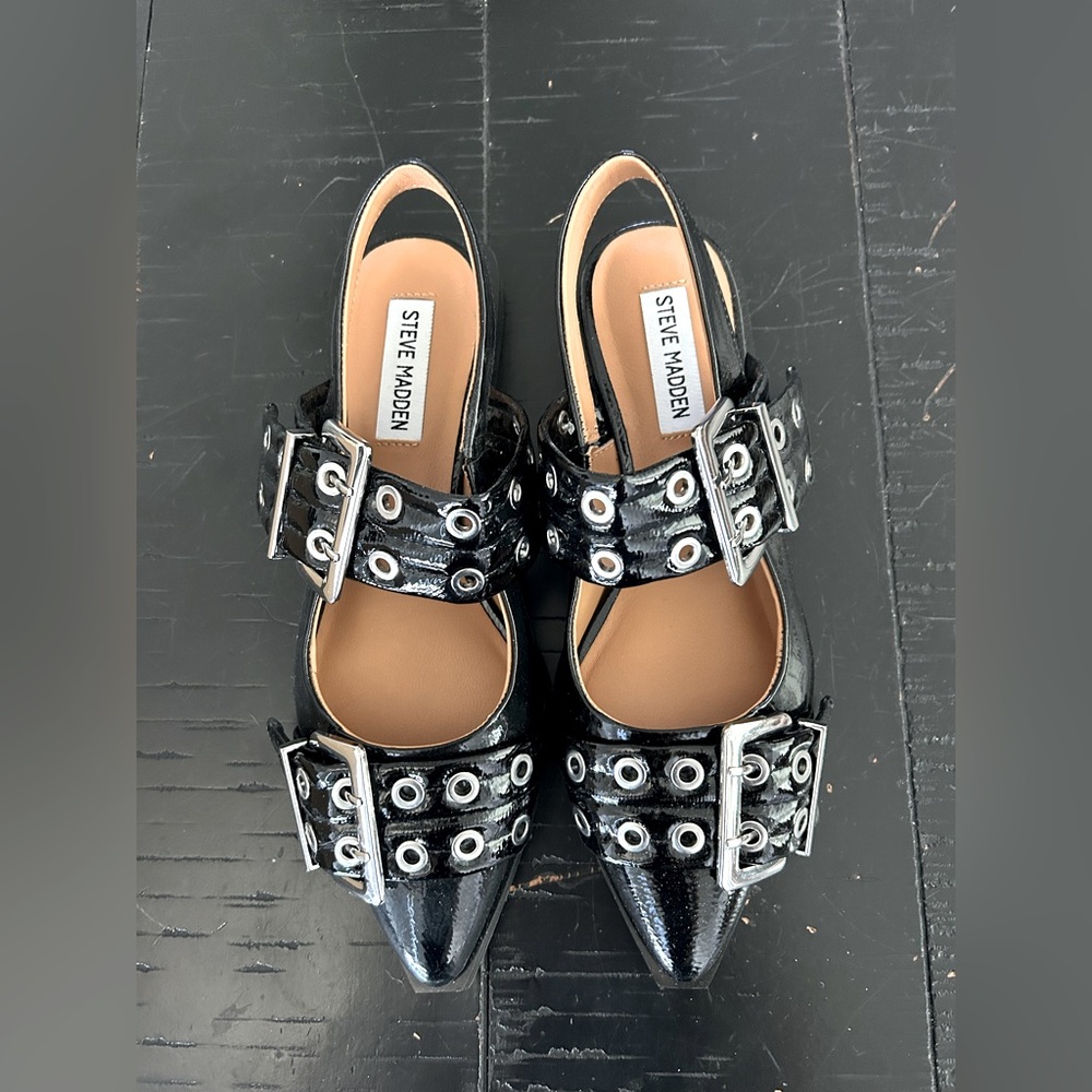 Size 7 Steve Madden Black Studded Flats